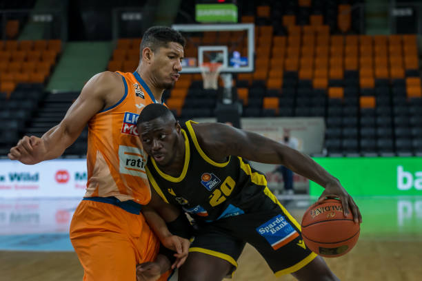 继续稳固在 继续稳固在